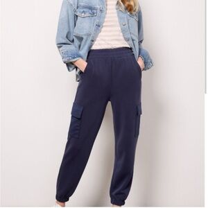 Evereve Ari Cargo Jogger‎ in Navy